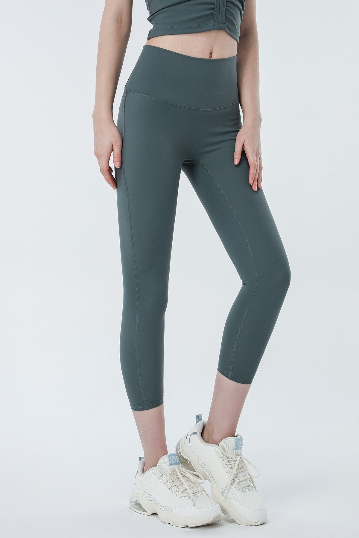 Seamless Capri Yoga Pants - High-Waisted Cropped Workout Leggings
