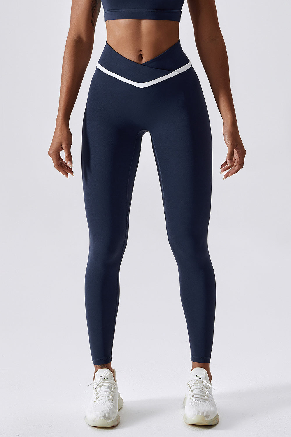 https://zioccie.com/cdn/shop/products/contrast-trim-v-waist-crossover-workout-leggings-for-women_1.jpg?v=1673367597