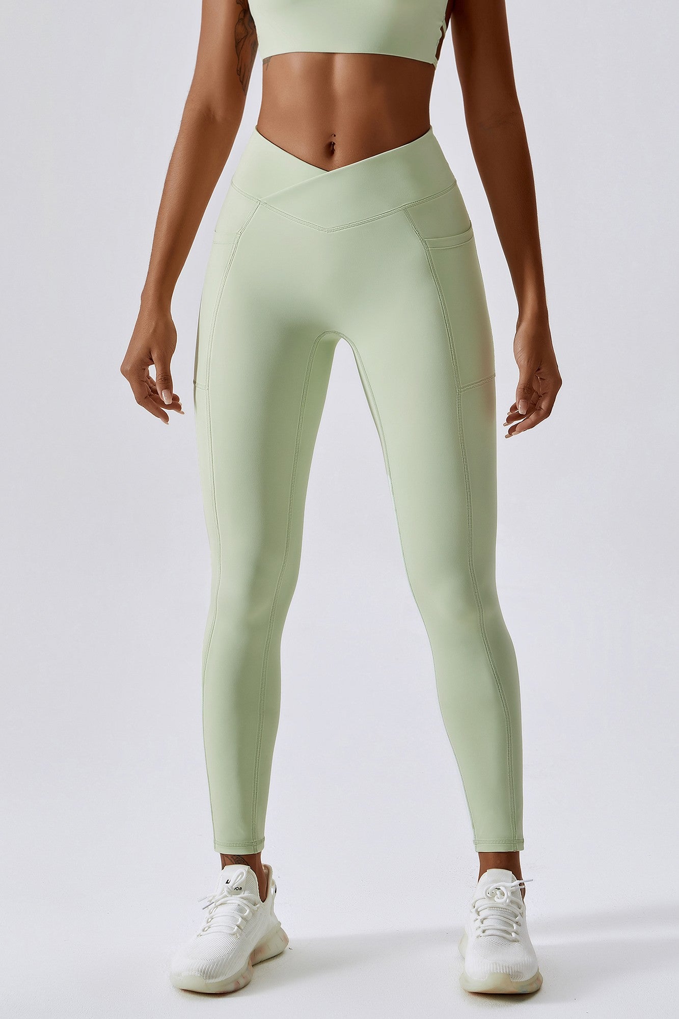 https://zioccie.com/cdn/shop/products/v-waist-crossover-scrunch-butt-leggings-with-pockets-for-women_2.jpg?v=1673799157